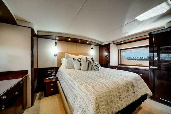 RECON ROYALE 60ft Sea Ray Yacht For Sale