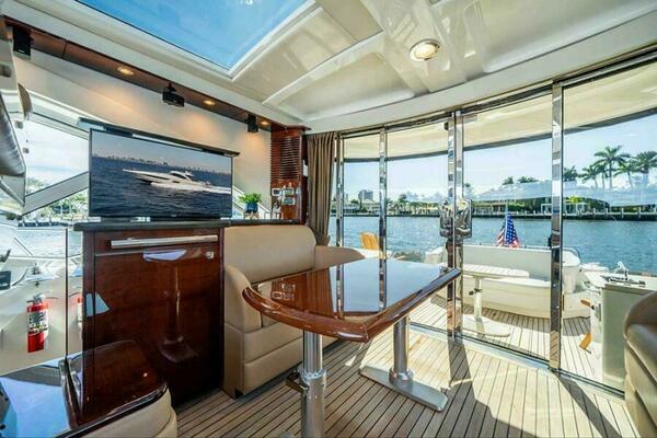 RECON ROYALE 60ft Sea Ray Yacht For Sale