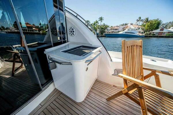 RECON ROYALE 60ft Sea Ray Yacht For Sale