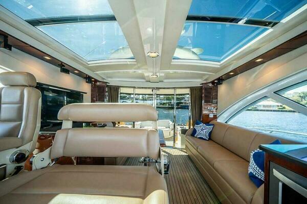 RECON ROYALE 60ft Sea Ray Yacht For Sale