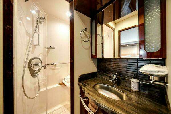 Sea Ray 610 Sundancer Yacht For Sale