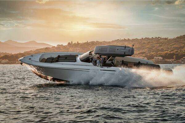 Photo of the 2026 Canados Gladiator 493 Grand