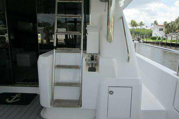 Neptunus Enclosed Skylounge Yacht For Sale