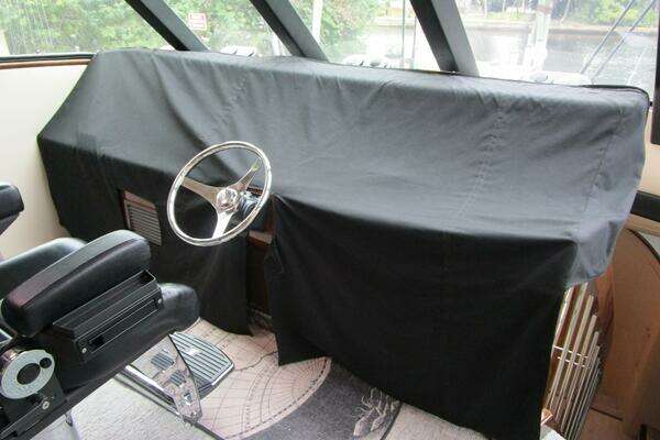 Neptunus Enclosed Skylounge Yacht For Sale