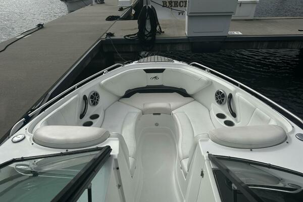 Live Life 27ft Monterey Yacht For Sale