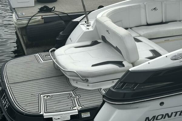 Live Life 27ft Monterey Yacht For Sale