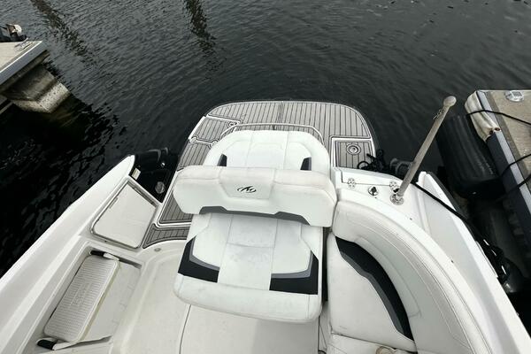 Live Life 27ft Monterey Yacht For Sale