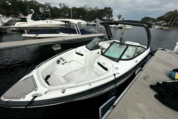 Live Life 27ft Monterey Yacht For Sale