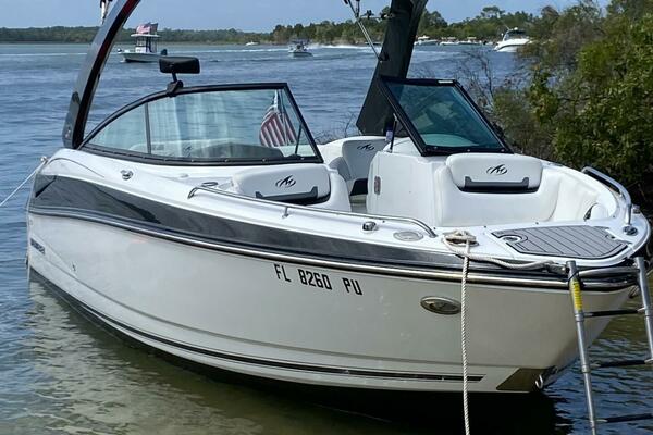 Live Life 27ft Monterey Yacht For Sale