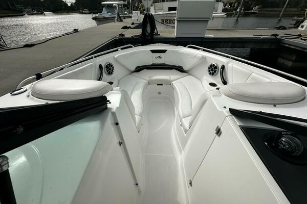 Live Life 27ft Monterey Yacht For Sale