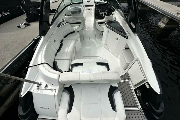 Live Life 27ft Monterey Yacht For Sale