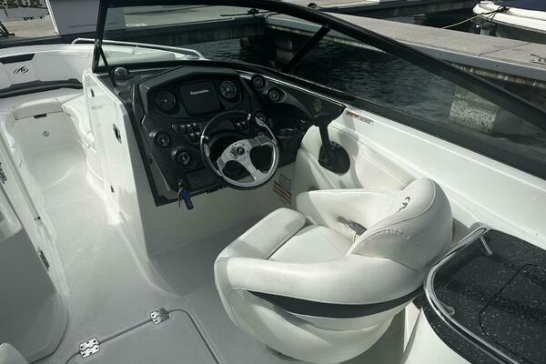 Live Life 27ft Monterey Yacht For Sale