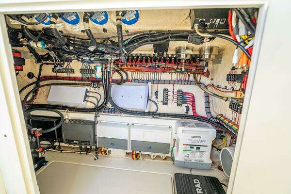 SeaVee 370Z Yacht For Sale