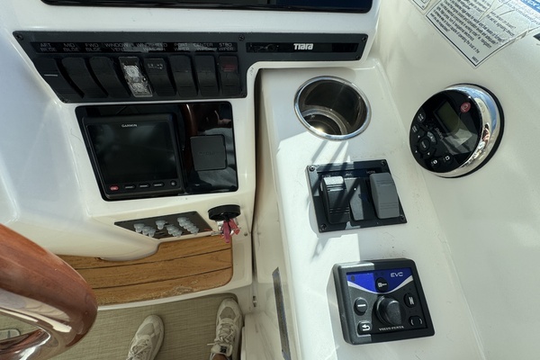 2008 Tiara Yachts 39