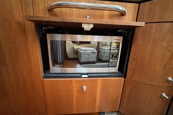 2008 Tiara Yachts 39