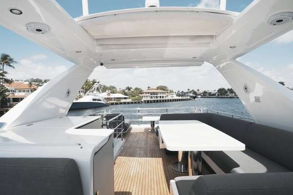 Azimut 60 FLY Yacht For Sale