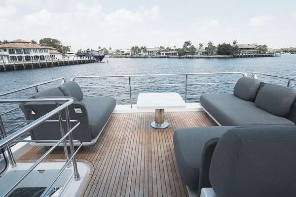 Azimut 60 FLY Yacht For Sale