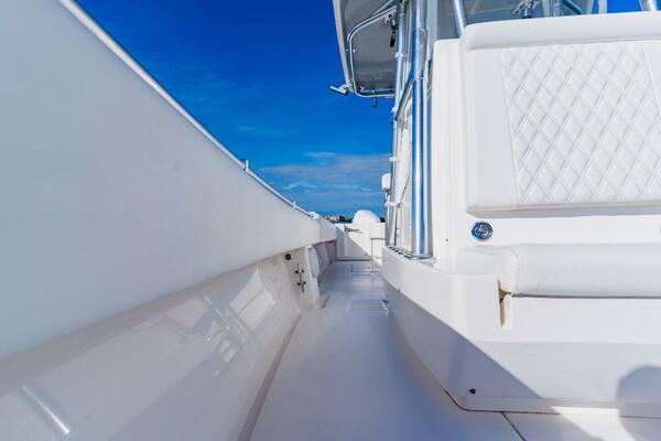 32ft Contender Yacht For Sale