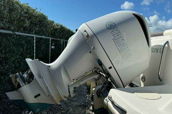 Photo of the 2017 Robalo R302