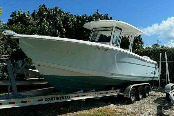 30-ft-Robalo-2017-R302-Key Largo Florida United States yacht for sale