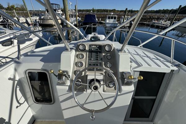 29ft Luhrs Yacht For Sale