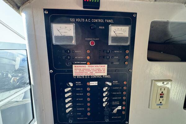 29ft Luhrs Yacht For Sale