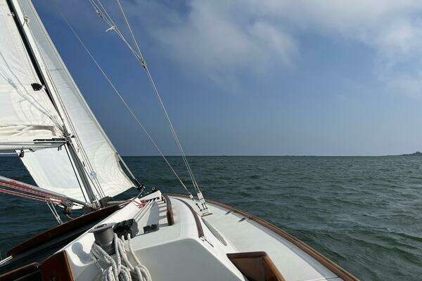 Photo of the 1995 Alerion 28 "Aria"