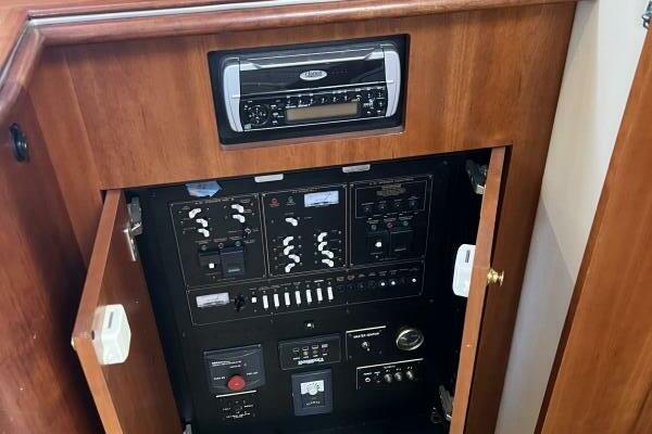 37ft Cruisers Yachts Yacht For Sale