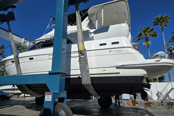 37ft Cruisers Yachts Yacht For Sale