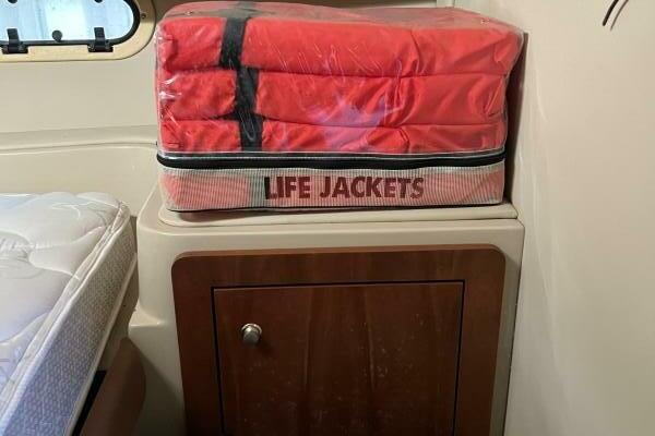 37ft Cruisers Yachts Yacht For Sale