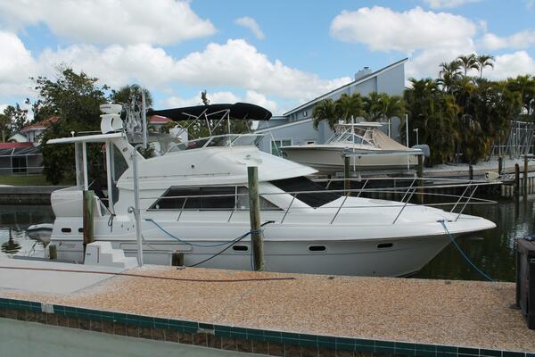 37ft Cruisers Yachts Yacht For Sale
