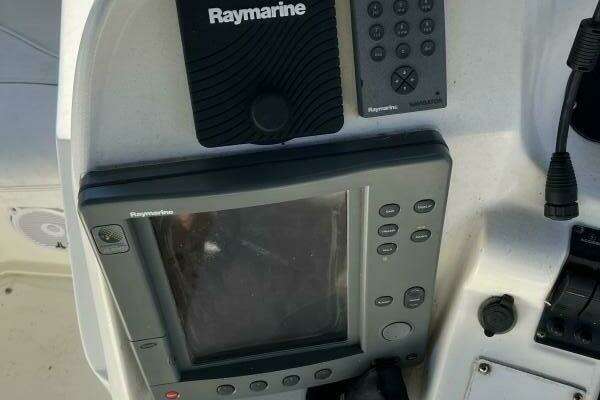 Photo of the 2004 Cruisers Yachts 