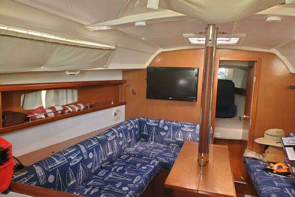 Photo of the 2011 Beneteau Oceanis 34 "Boat Pour"