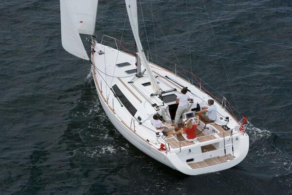Boat Pour 34ft Beneteau Yacht For Sale