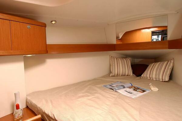 Boat Pour 34ft Beneteau Yacht For Sale