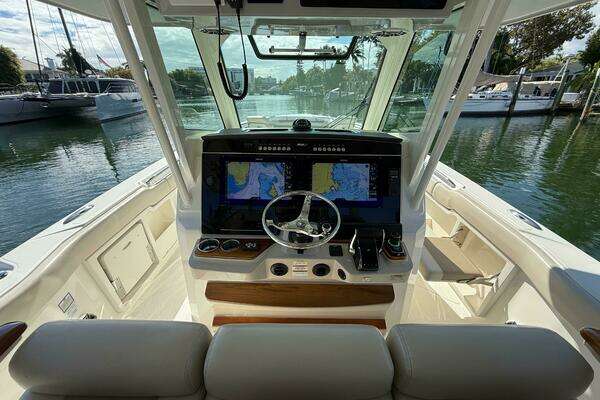 Boston Whaler 360 Outrage Yacht For Sale