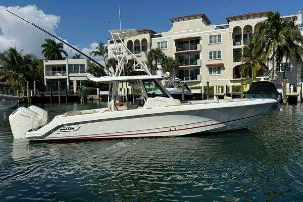 Boston Whaler 360 Outrage Yacht For Sale