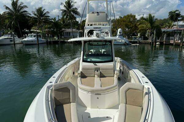 Boston Whaler 360 Outrage Yacht For Sale