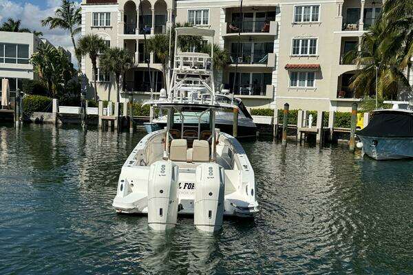 Boston Whaler 360 Outrage Yacht For Sale