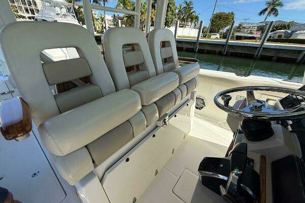 Boston Whaler 360 Outrage Yacht For Sale