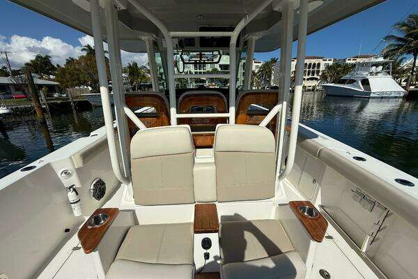 Boston Whaler 360 Outrage Yacht For Sale