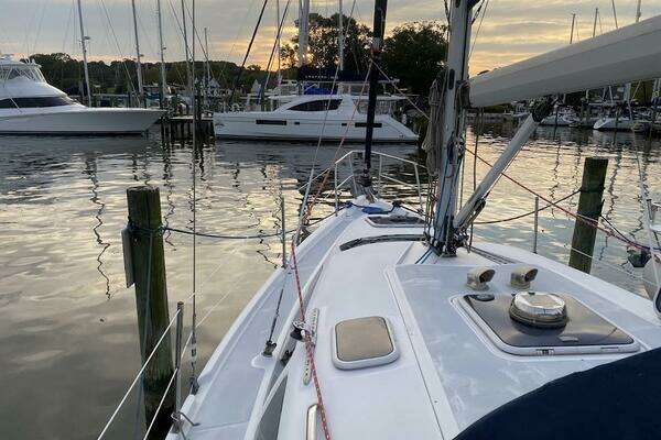 Photo of the 2000 Hunter 340 "No Problem II"