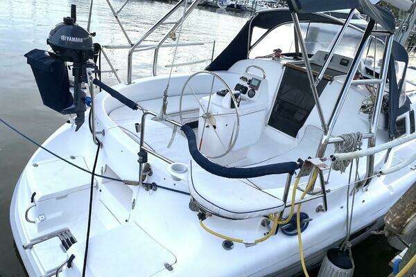 Photo of the 2000 Hunter 340 "No Problem II"