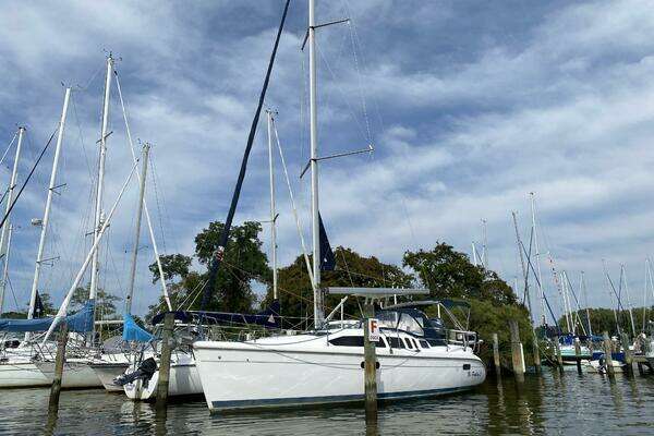 Photo of the 2000 Hunter 340 "No Problem II"