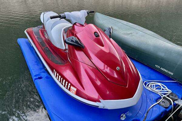 Photo of the 2013 Yamaha WaveRunner VX Deluxe