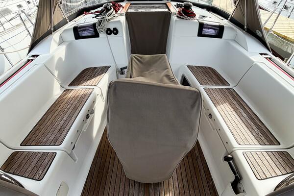 TAKE FIVE 41ft Jeanneau Yacht For Sale