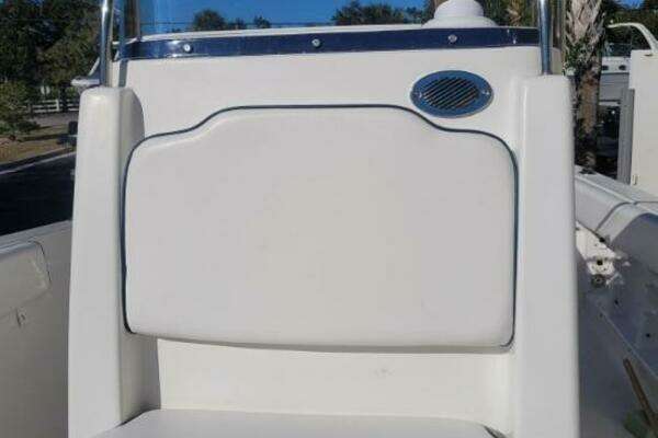 Photo of the 2015 Sea Hunt Ultra 211