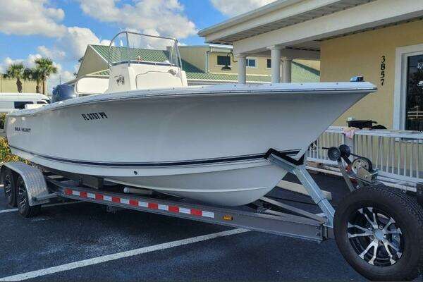 Photo of the 2015 Sea Hunt Ultra 211