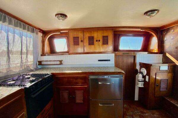 Photo of the 1977 Marine Trader 40 Double Cabin "RESPITE"
