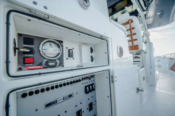 HCB 53 Suenos Yacht For Sale